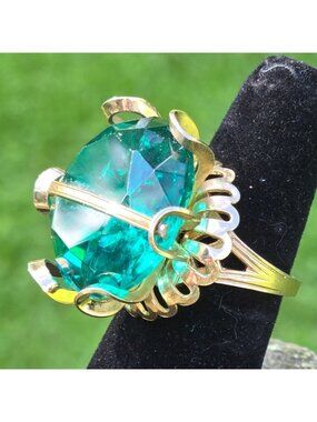 MCM Cocktail Ring Faceted Emerald-Green Crystal Gold-Tone Open-Work Statement